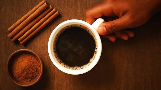 Canela en el café
