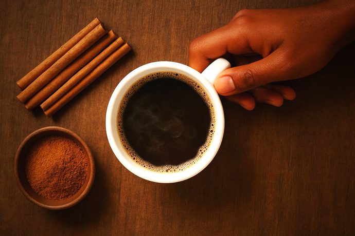 Canela en el café
